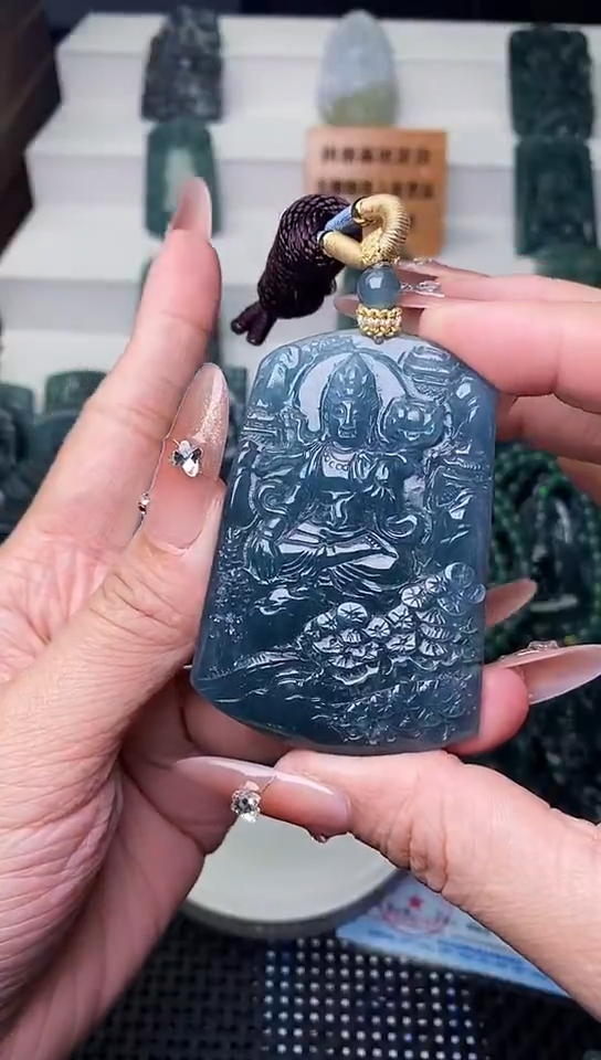 颈饰未镶嵌翡翠 