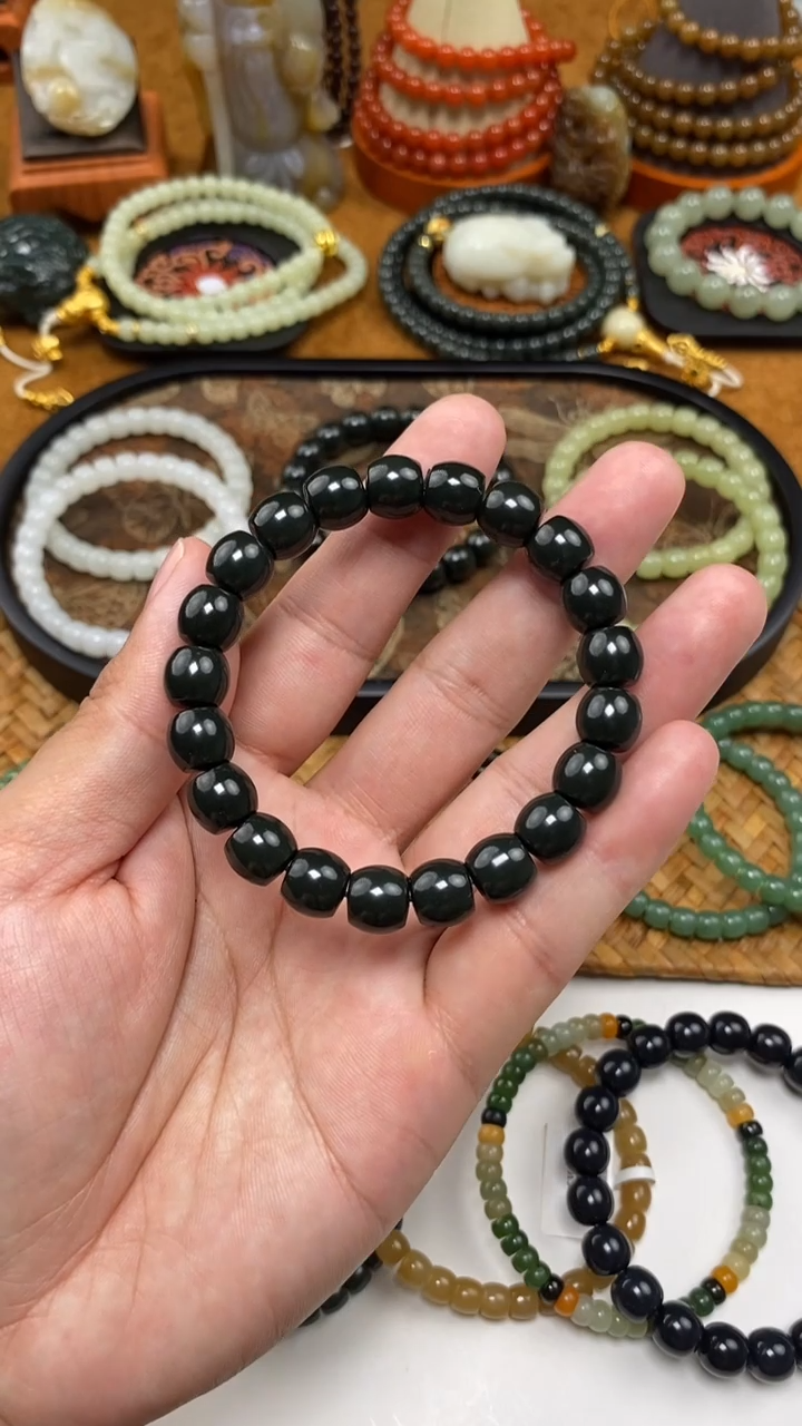 和田玉未镶嵌颈饰塔青特细手串