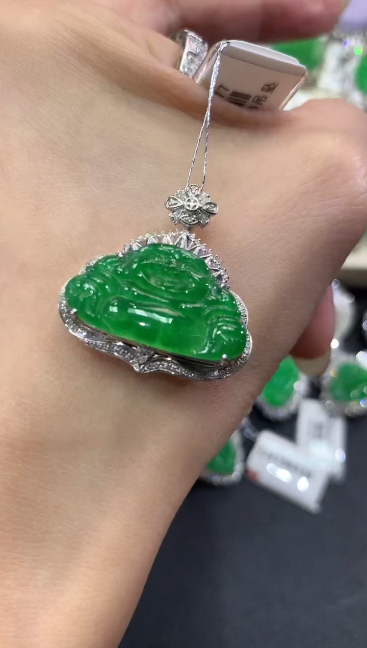 【闪购商品】翡翠吊坠(不含链)18K金镶嵌q95        