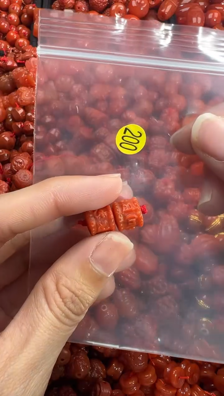 南红玛瑙未镶嵌颈饰1