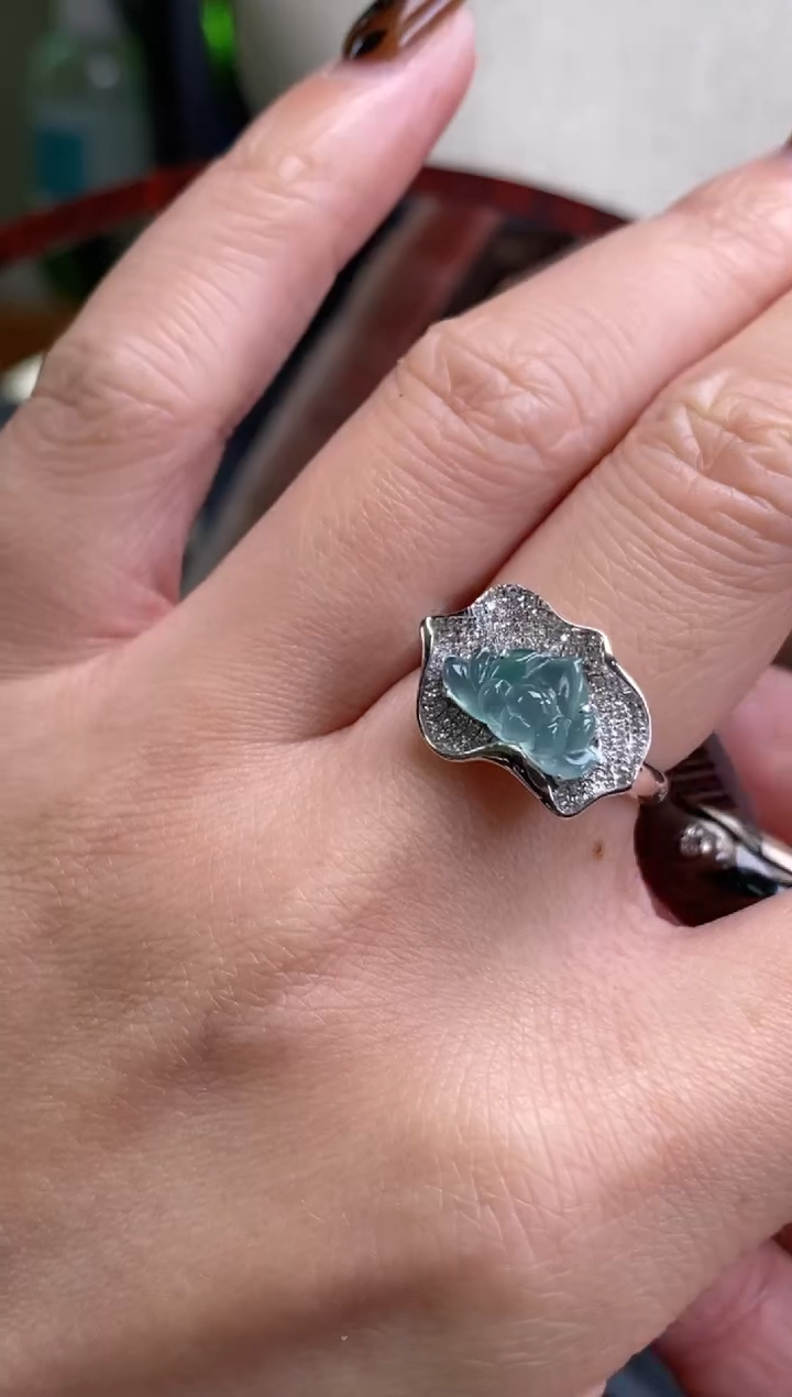 颈饰18K金镶嵌翡翠18836