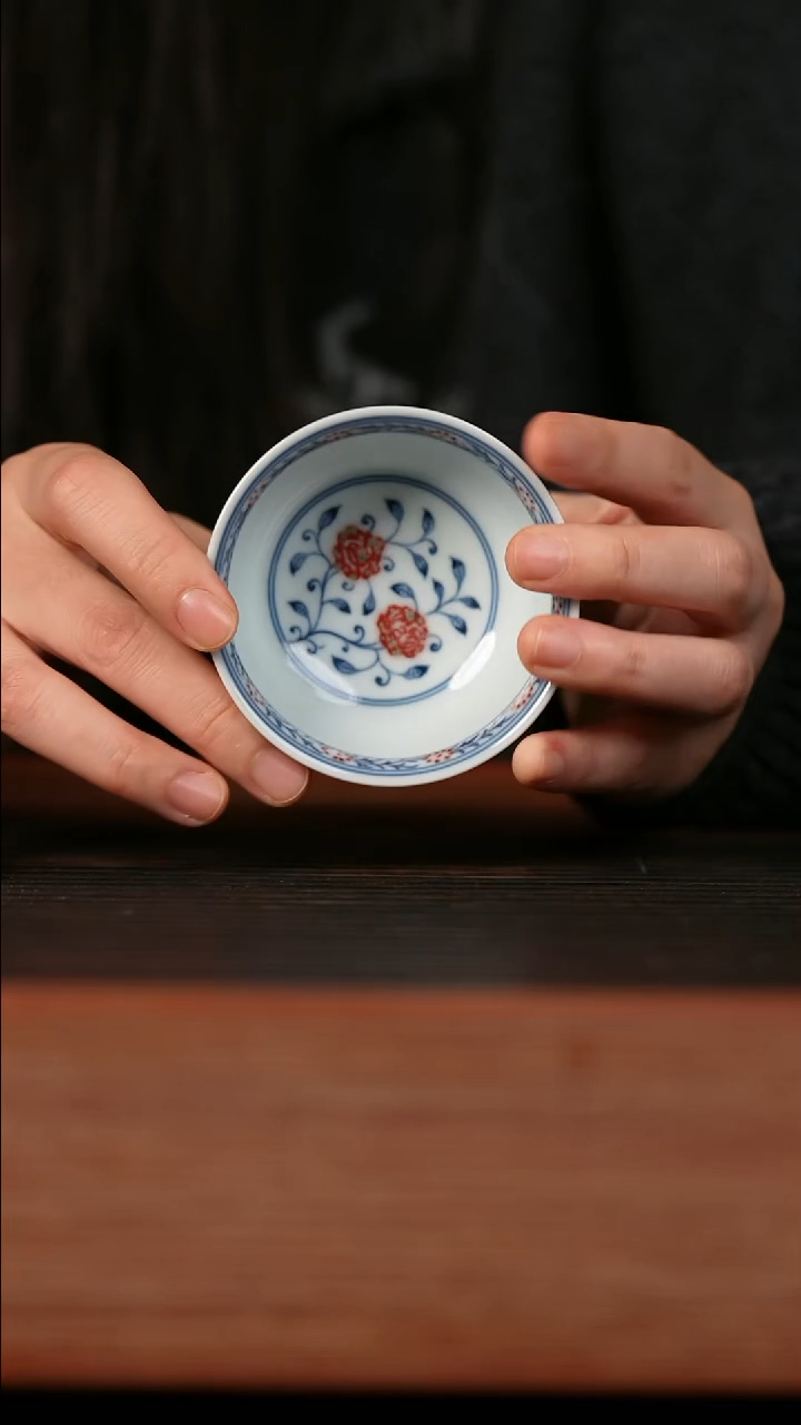 瓷片御鉴无瑕釉里藏花系列缠枝花卉主人杯