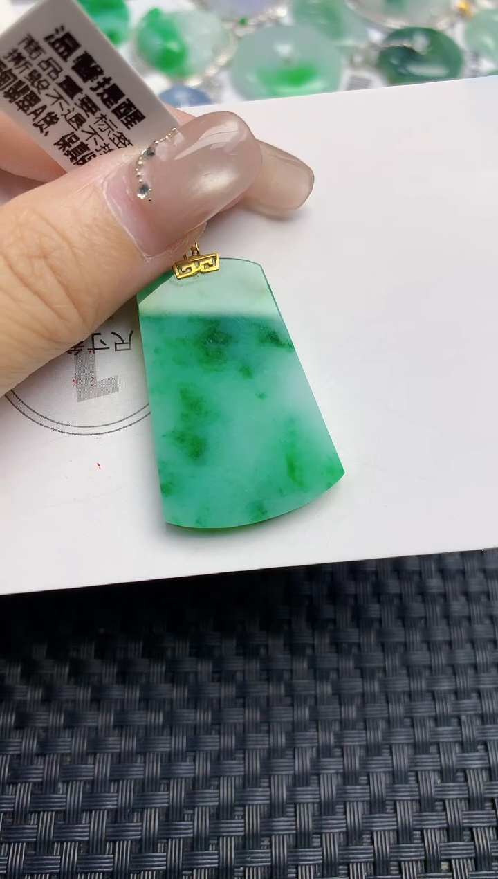 颈饰18K金镶嵌翡翠 天然缅甸A货翡翠百元以上9元证书费自理