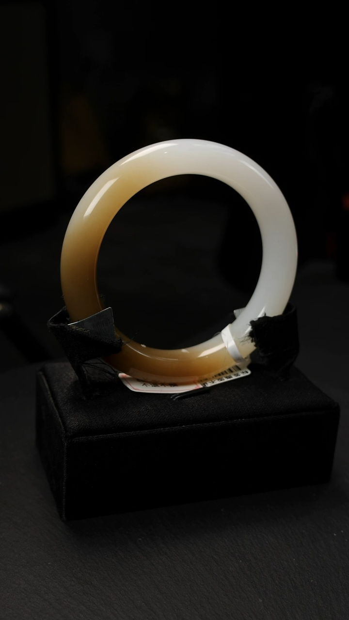 未镶嵌手镯和田玉糖白手镯56.5圈