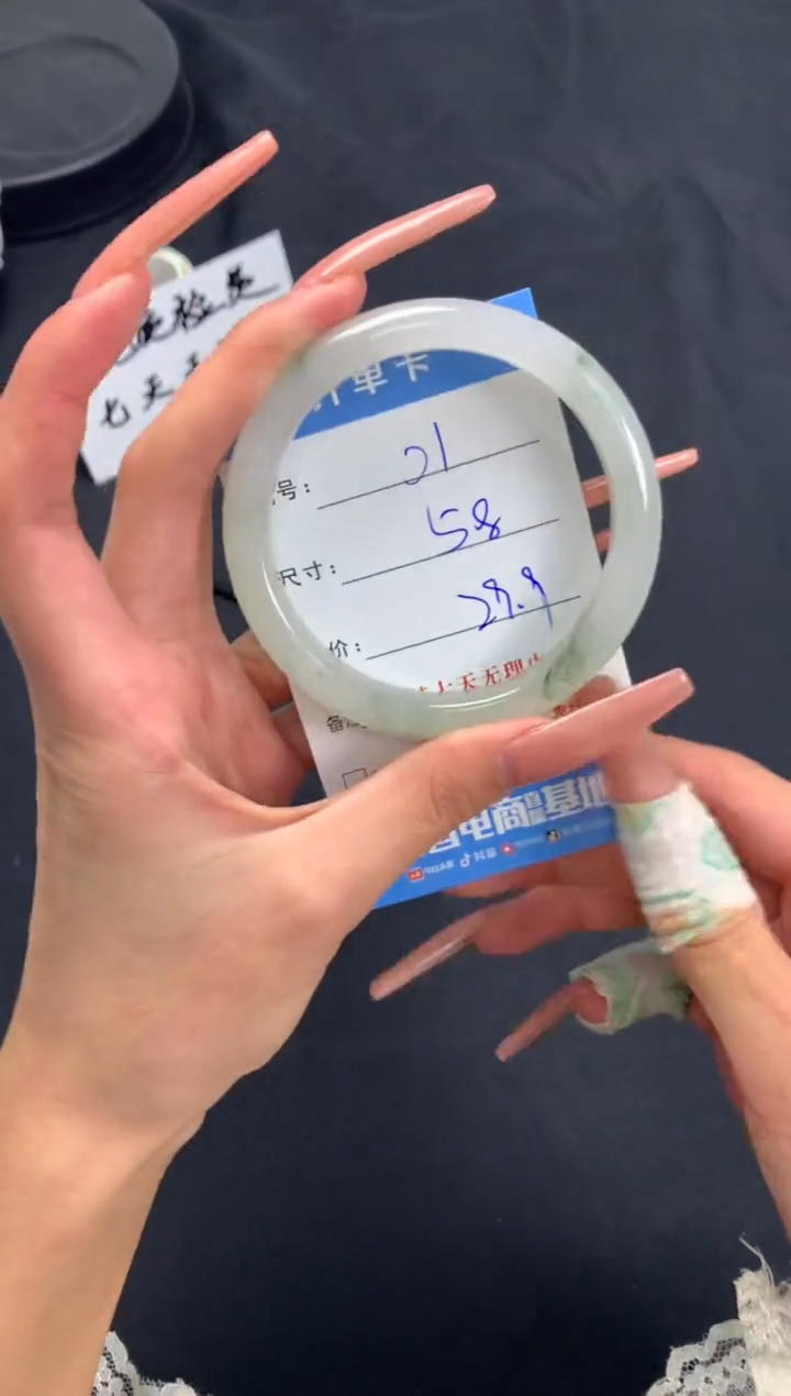 【闪购商品】石英质玉手镯未镶嵌A01