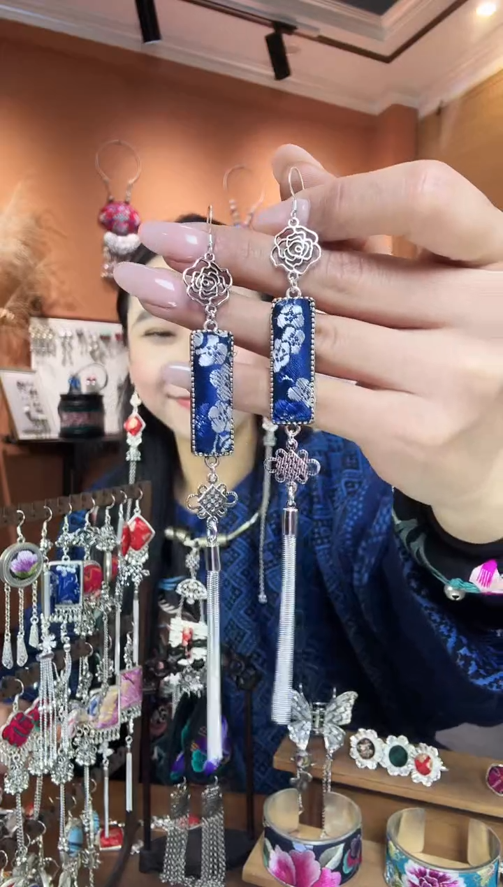 【闪购商品】刺绣纯手工民族风耳环