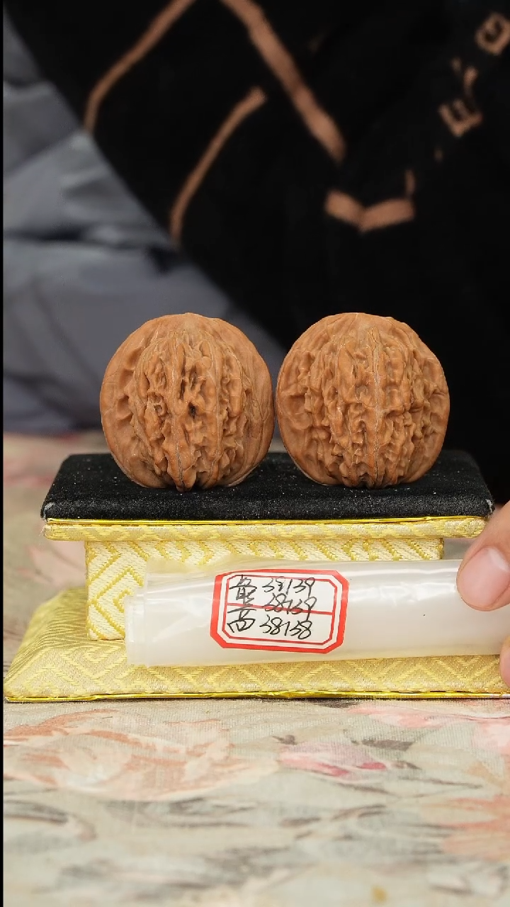 【闪购商品】文玩核桃把件一代楼