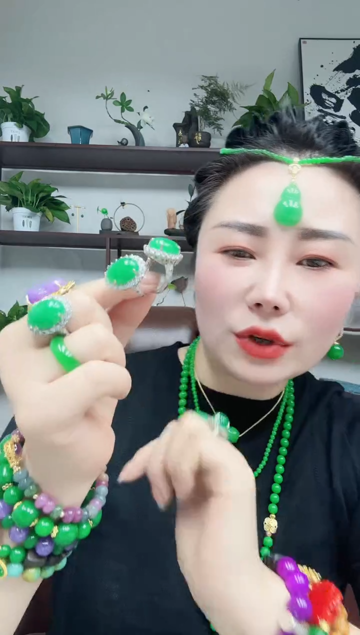 银S925镶嵌戒指翡翠椭圆鸽子蛋