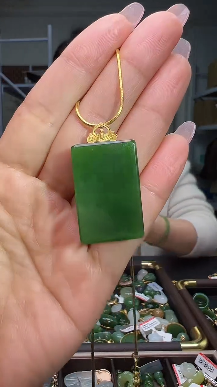 颈饰18K金镶嵌和田玉（多样性发货.发其一)12.04.27