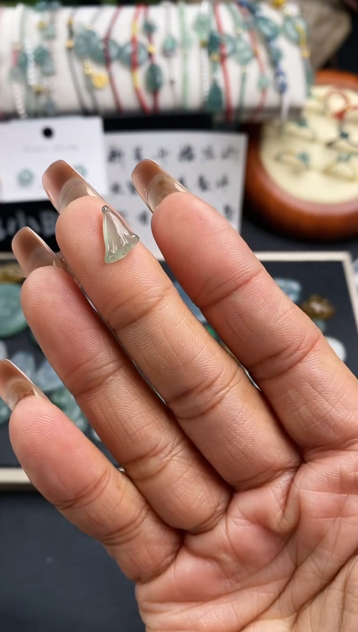 【闪购商品】翡翠裸石99莲蓬~默认裸石发货