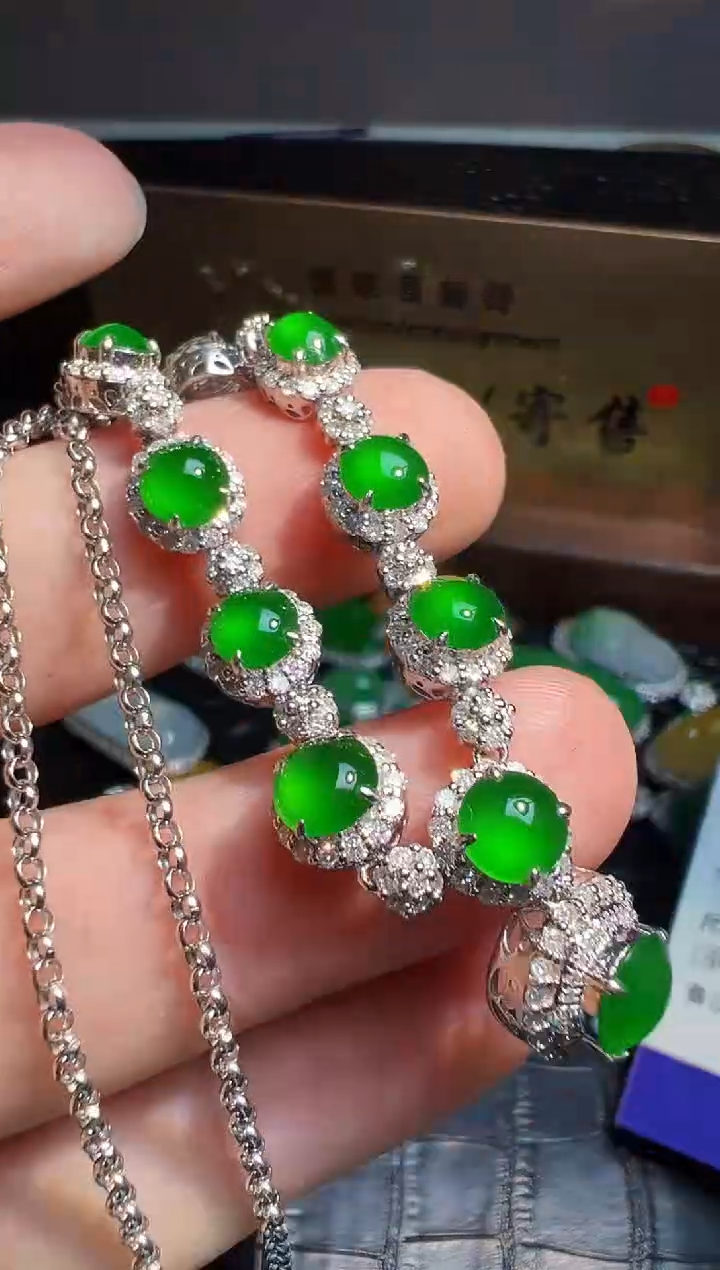 【闪购商品】翡翠颈饰18K金镶嵌翡翠回流
