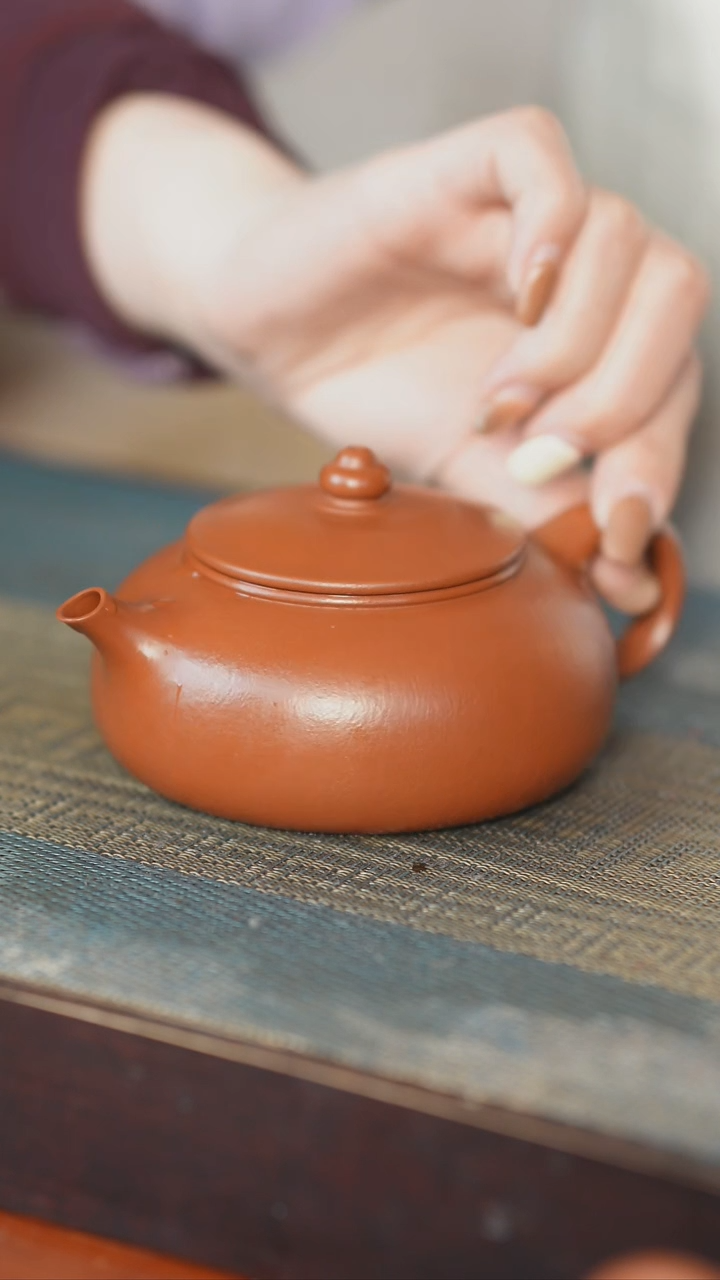 【闪购商品】喀左紫砂真不错，主播就是做壶的