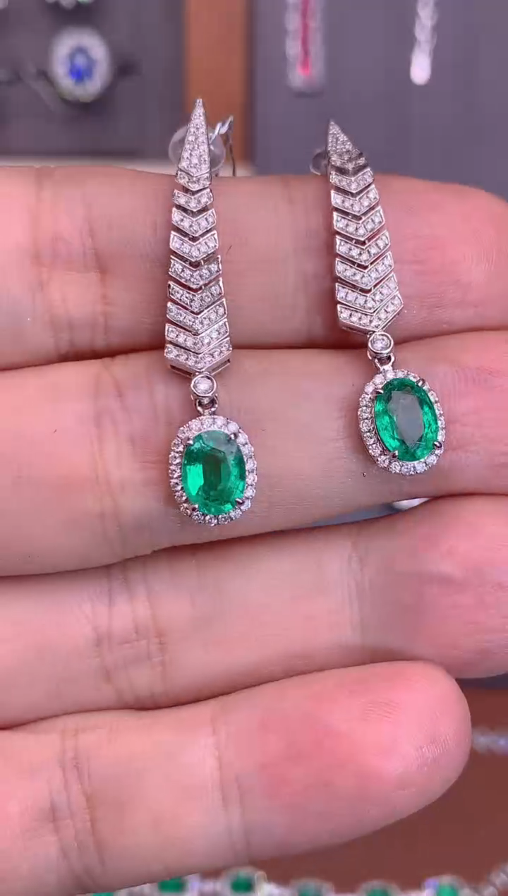 【闪购商品】祖母绿耳坠18K金镶嵌1.89CT