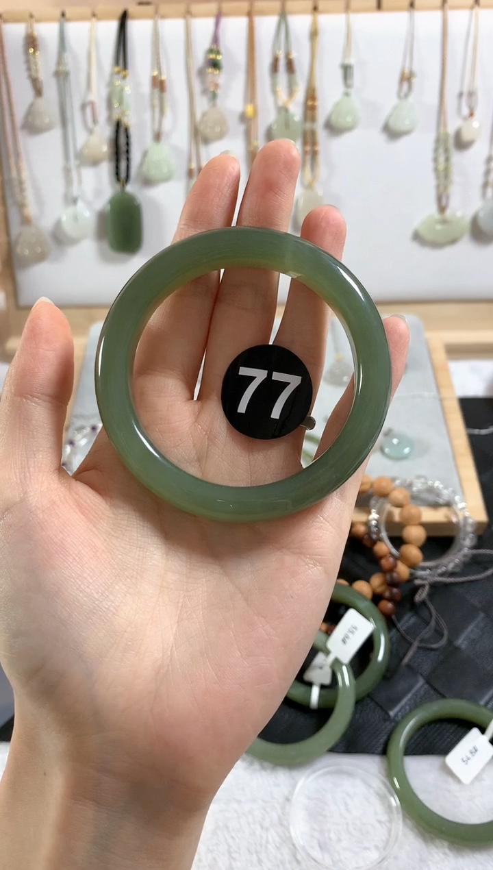 和田玉手镯未镶嵌小****?手镯4不售后