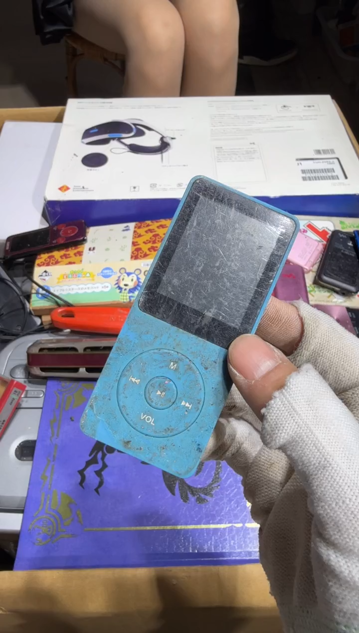 8新中****醒 699   中古商品，瑕疵品，不保好坏。