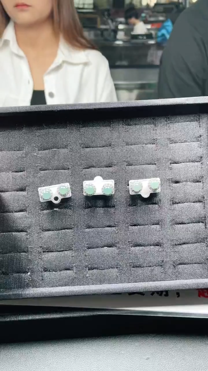 未镶嵌翡翠耳饰1对