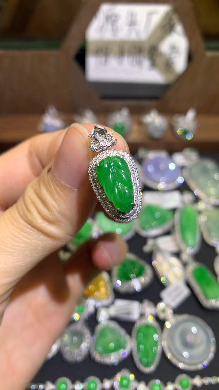 翡翠18K金镶嵌吊坠(不含链)吊坠