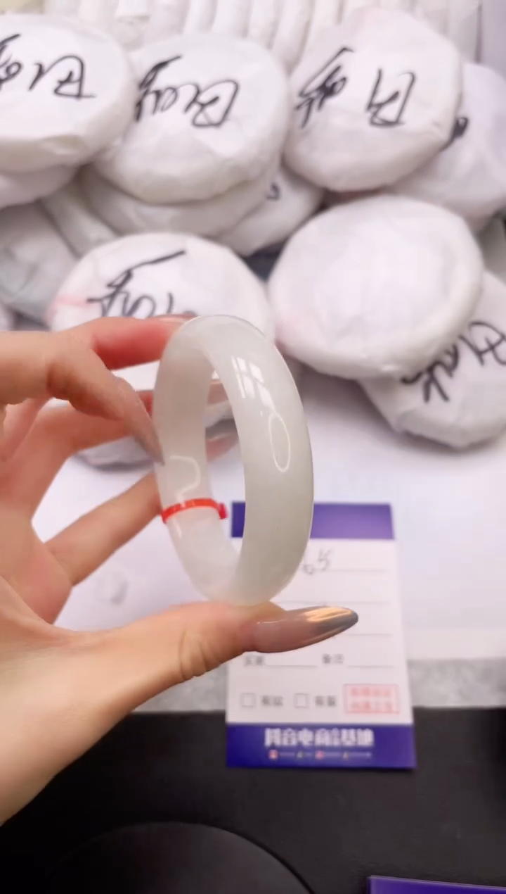 【闪购商品】和田玉手镯未镶嵌12K65-56