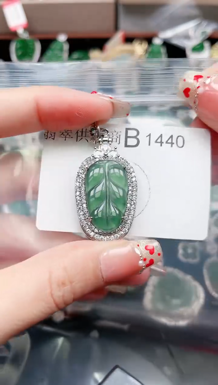 【闪购商品】翡翠颈饰未镶嵌1440赠皮绳