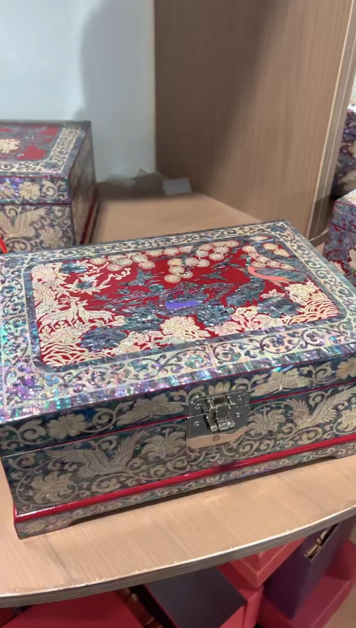 【闪购商品】鱼锁绒布底·弘贝雅螺钿漆器文化馆