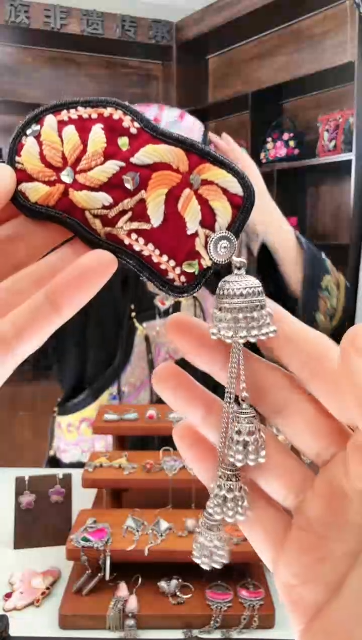 【闪购商品】织绣208蚩梦苗族古绣