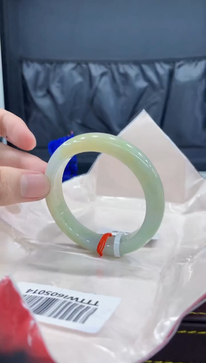 【闪购商品】翡翠手镯未镶嵌手镯