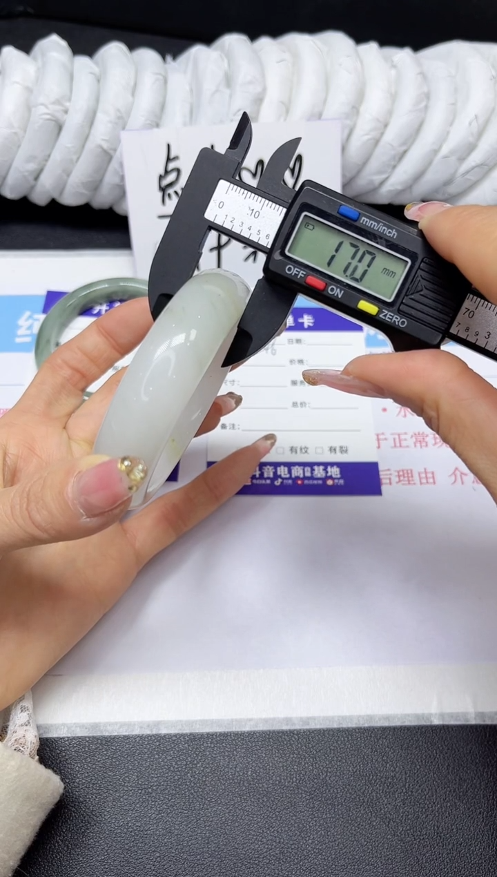 【闪购商品】石英质玉手镯未镶嵌246