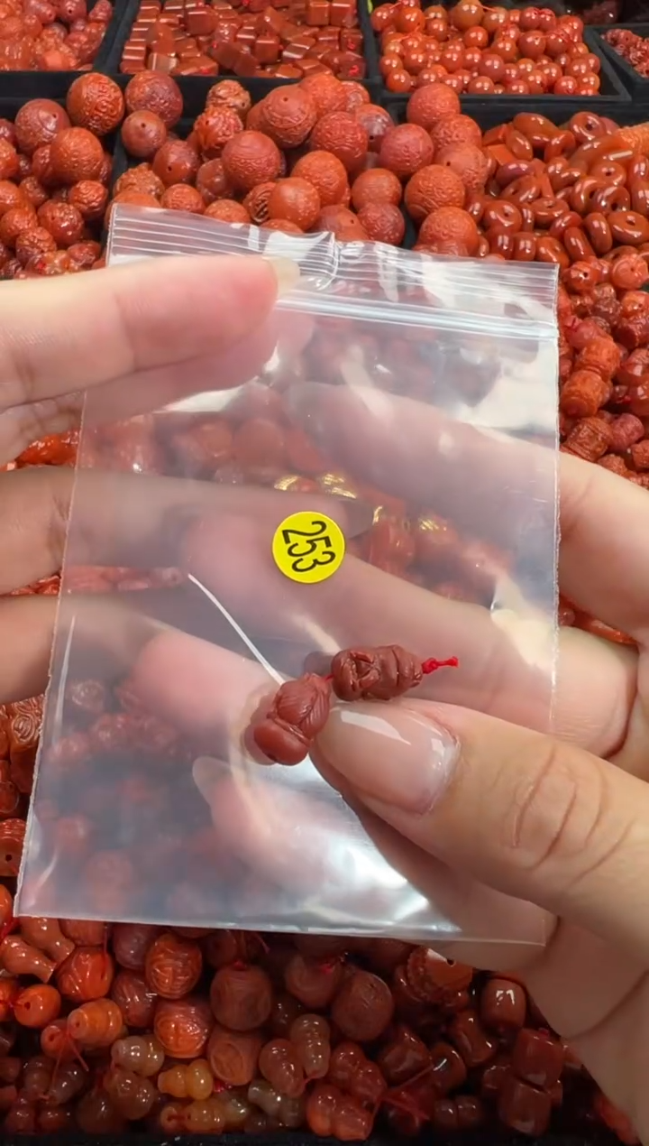 南红玛瑙未镶嵌颈饰1