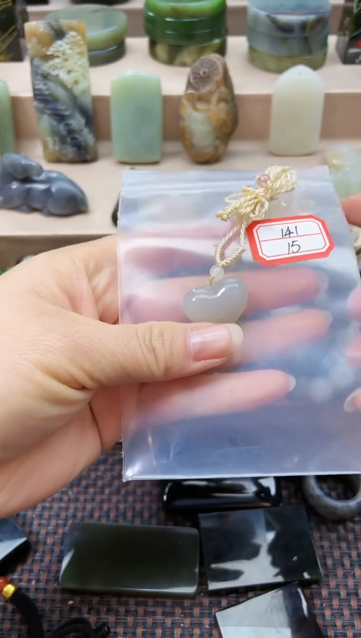 未镶嵌和田玉挂件1