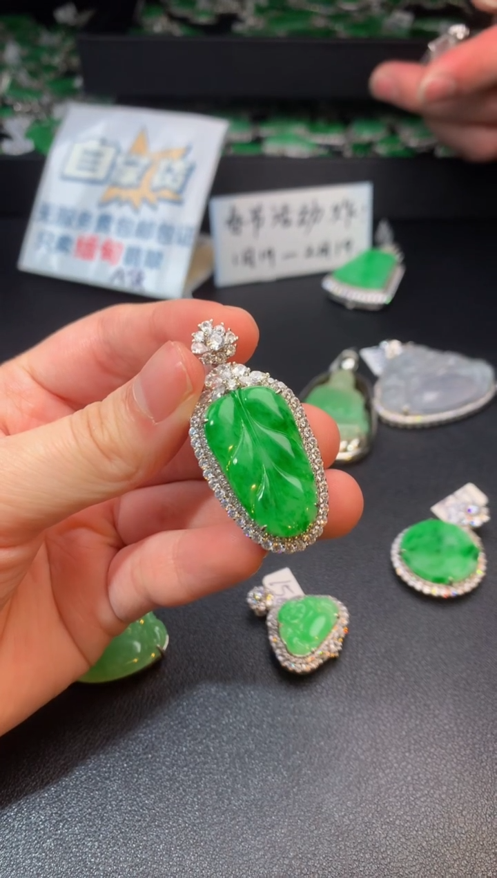 【闪购商品】翡翠颈饰银S925镶嵌翡翠