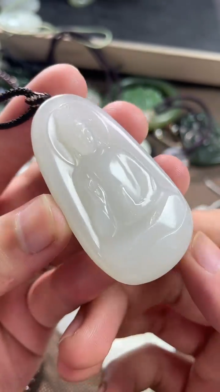 颈饰未镶嵌和田玉轻*素衣