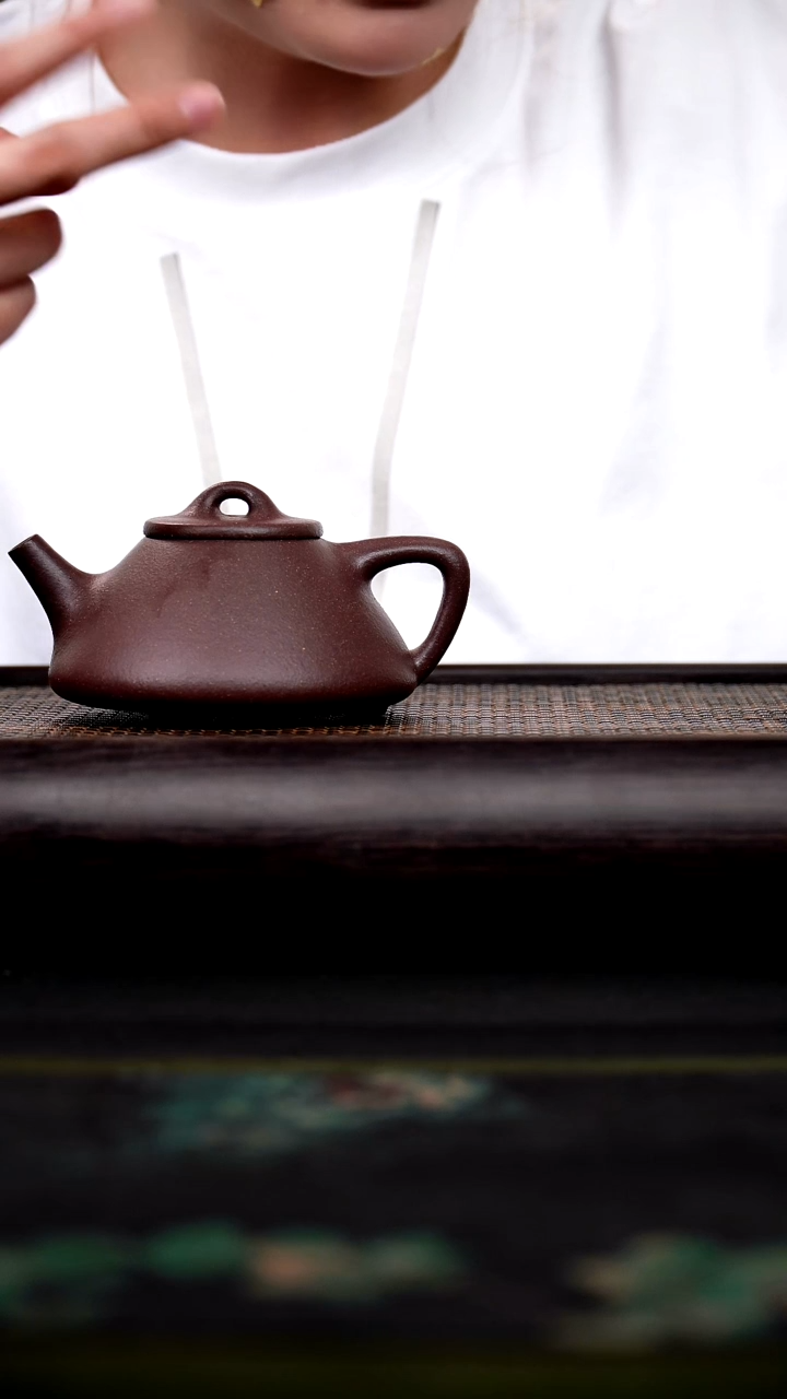 茶壶紫砂贵妃紫泥 子冶石瓢 220cc