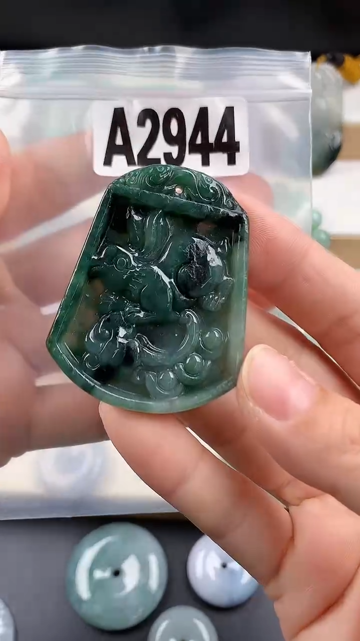 颈饰未镶嵌翡翠天然翡翠吊坠挂件