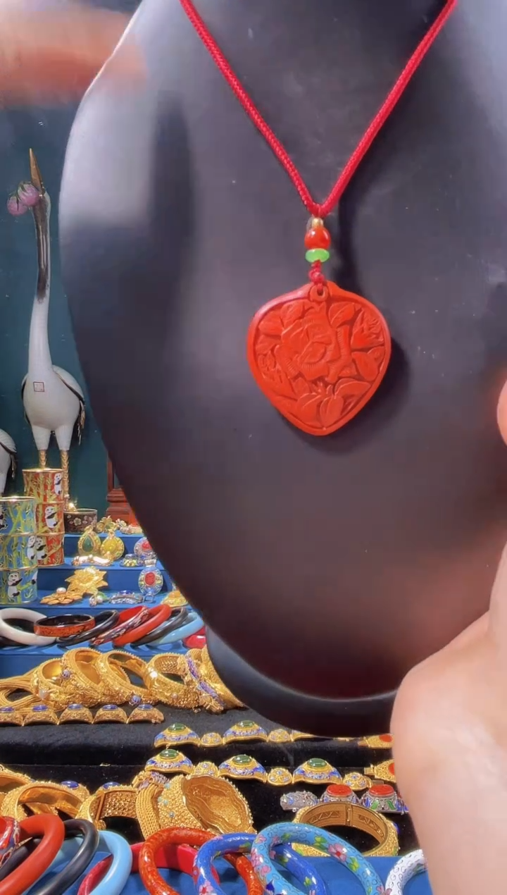 【闪购商品】雕漆心形玫瑰花项链