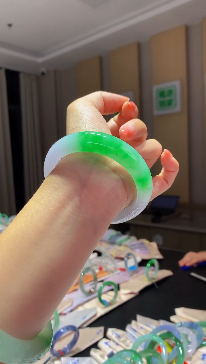 未镶嵌手镯翡翠-Q134 圈口57.5 全款159万 定金2万