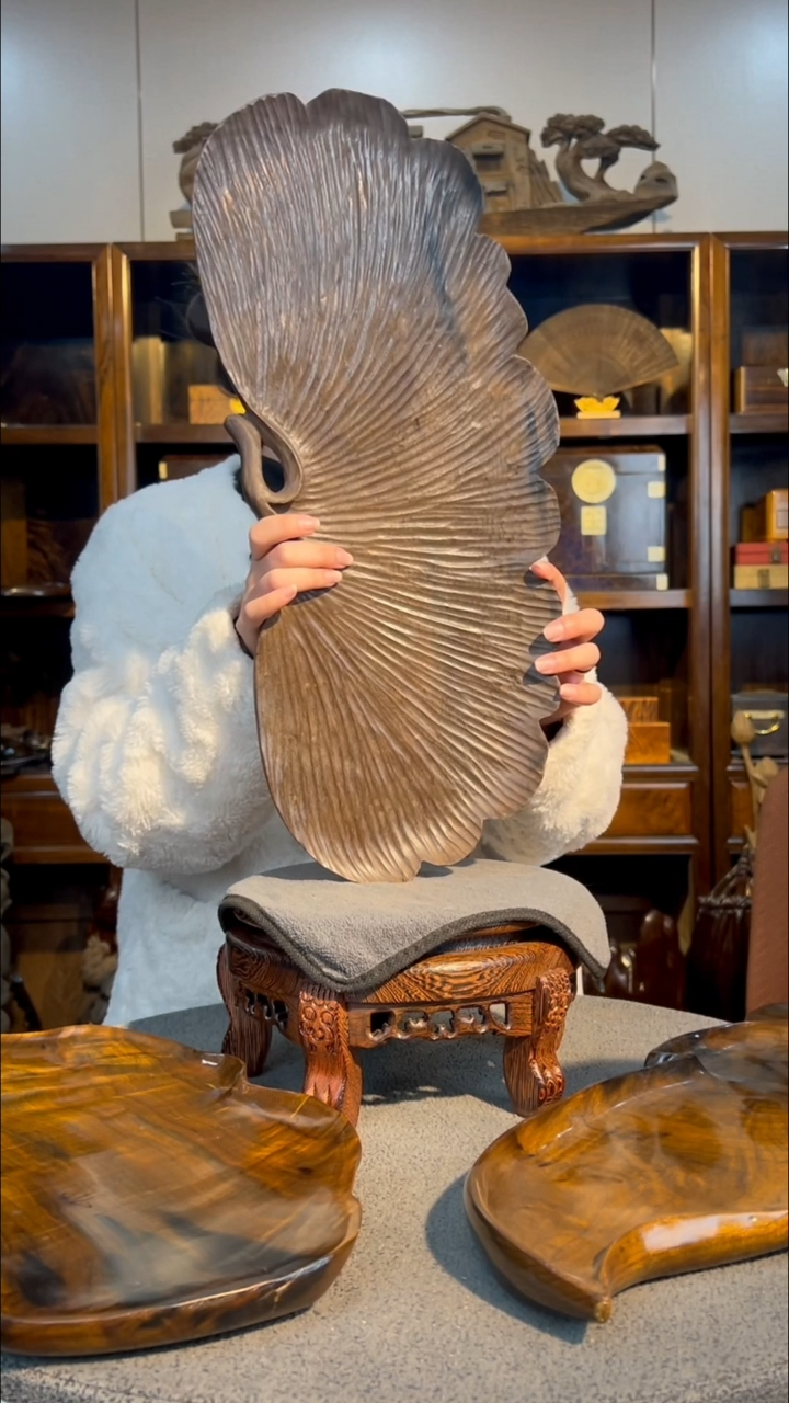 【闪购商品】金丝楠木雕叶子果盘2