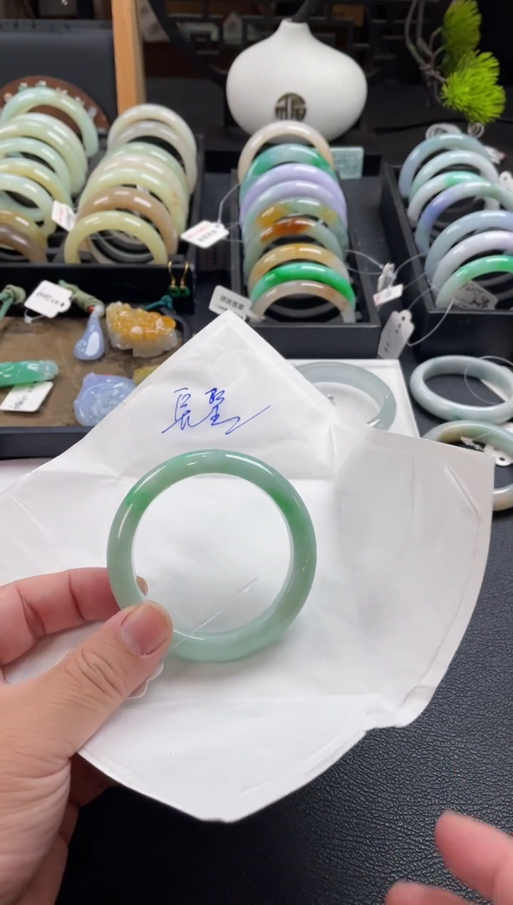 【闪购商品】翡翠手镯未镶嵌有纹裂