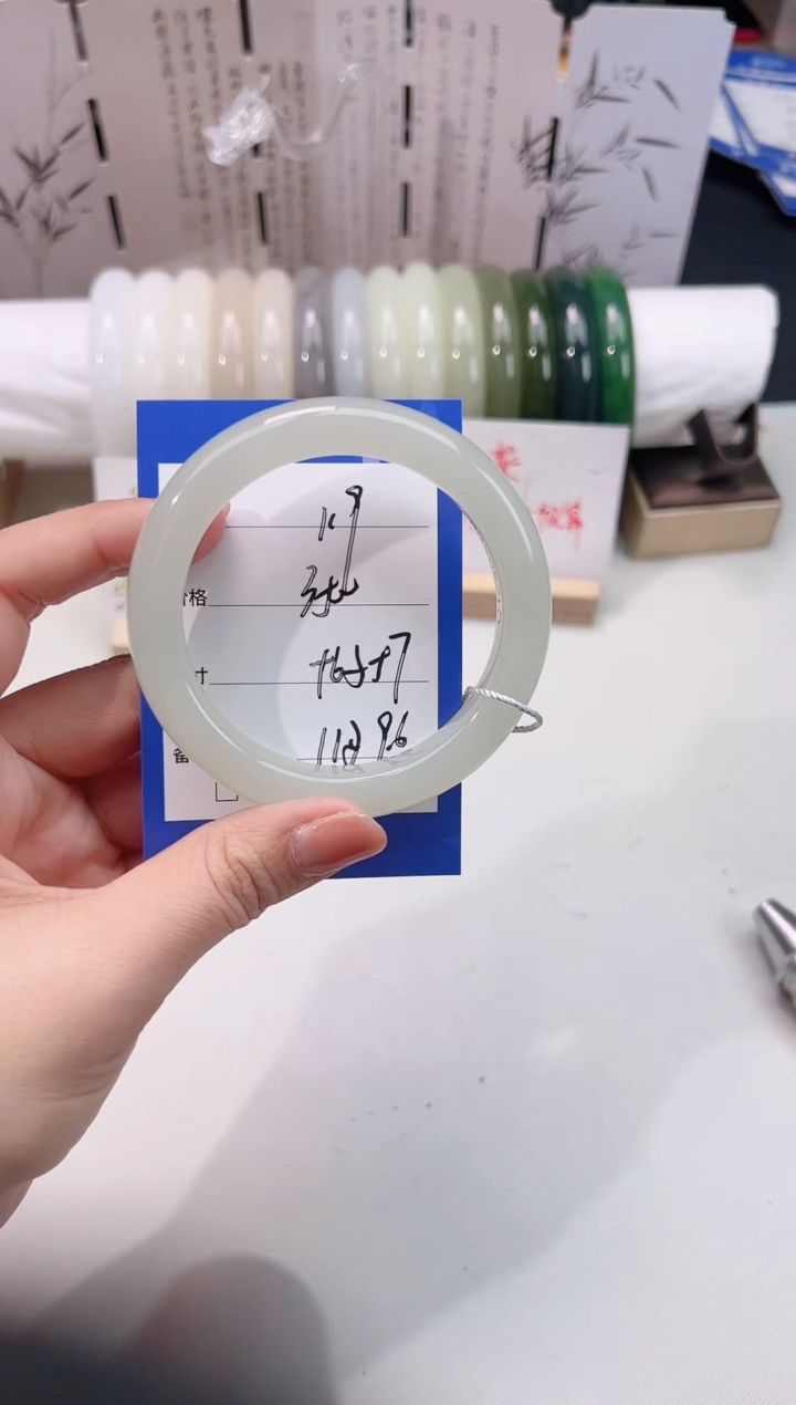 未镶嵌手镯和田玉晴水119