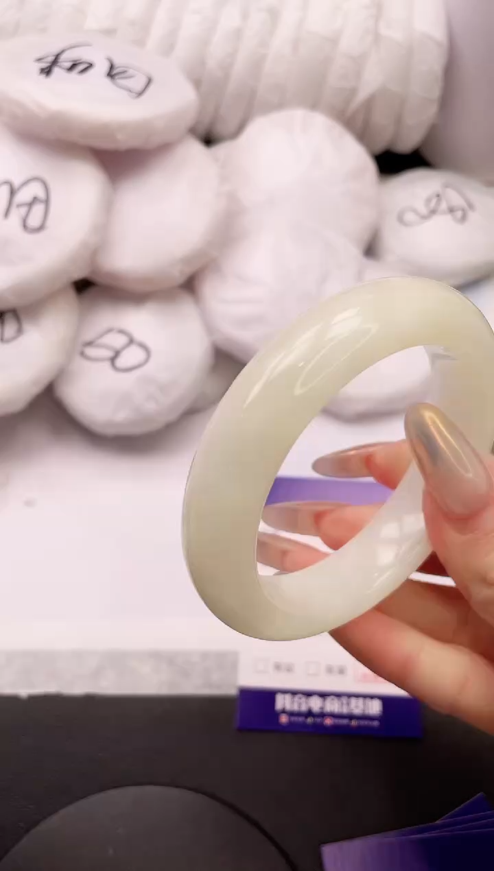 【闪购商品】和田玉手镯未镶嵌8K340-57