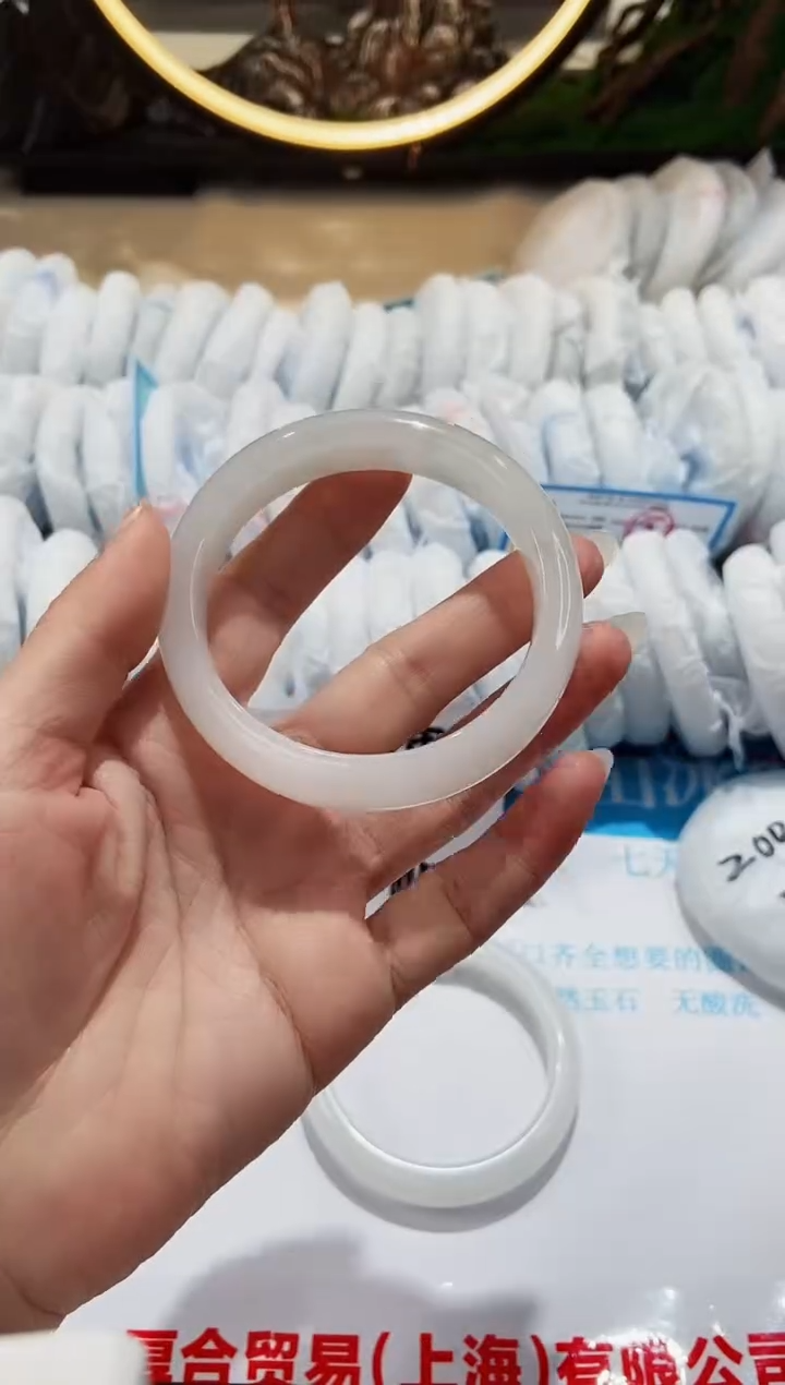 【闪购商品】石英质玉手镯未镶嵌89-58