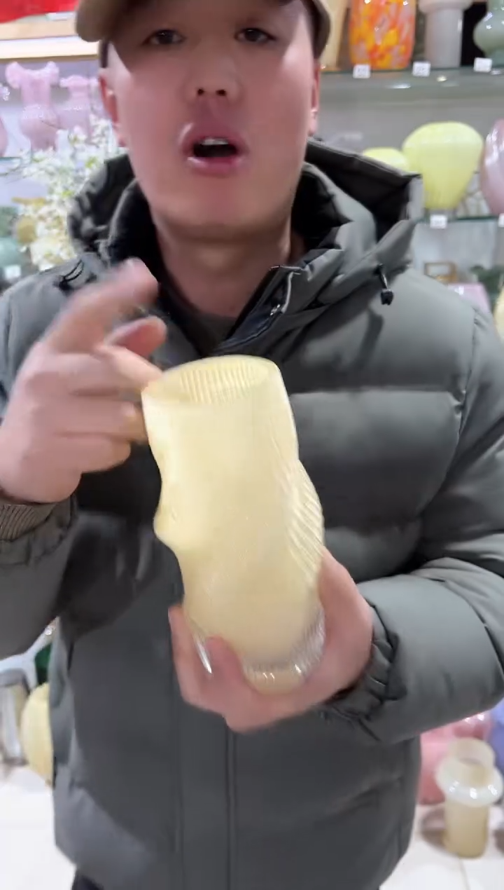 【闪购商品】无铅玻璃18.5公分黄色扭扭花瓶