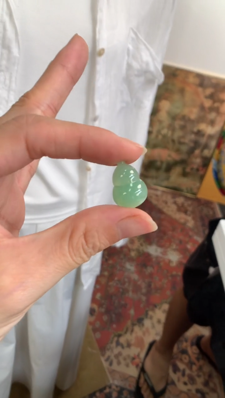 翡翠未镶嵌颈饰葫芦