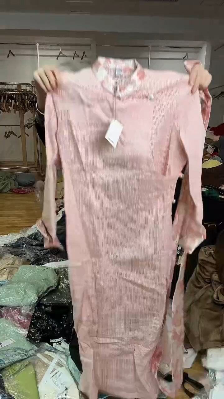 连衣裙 M码 105斤以里