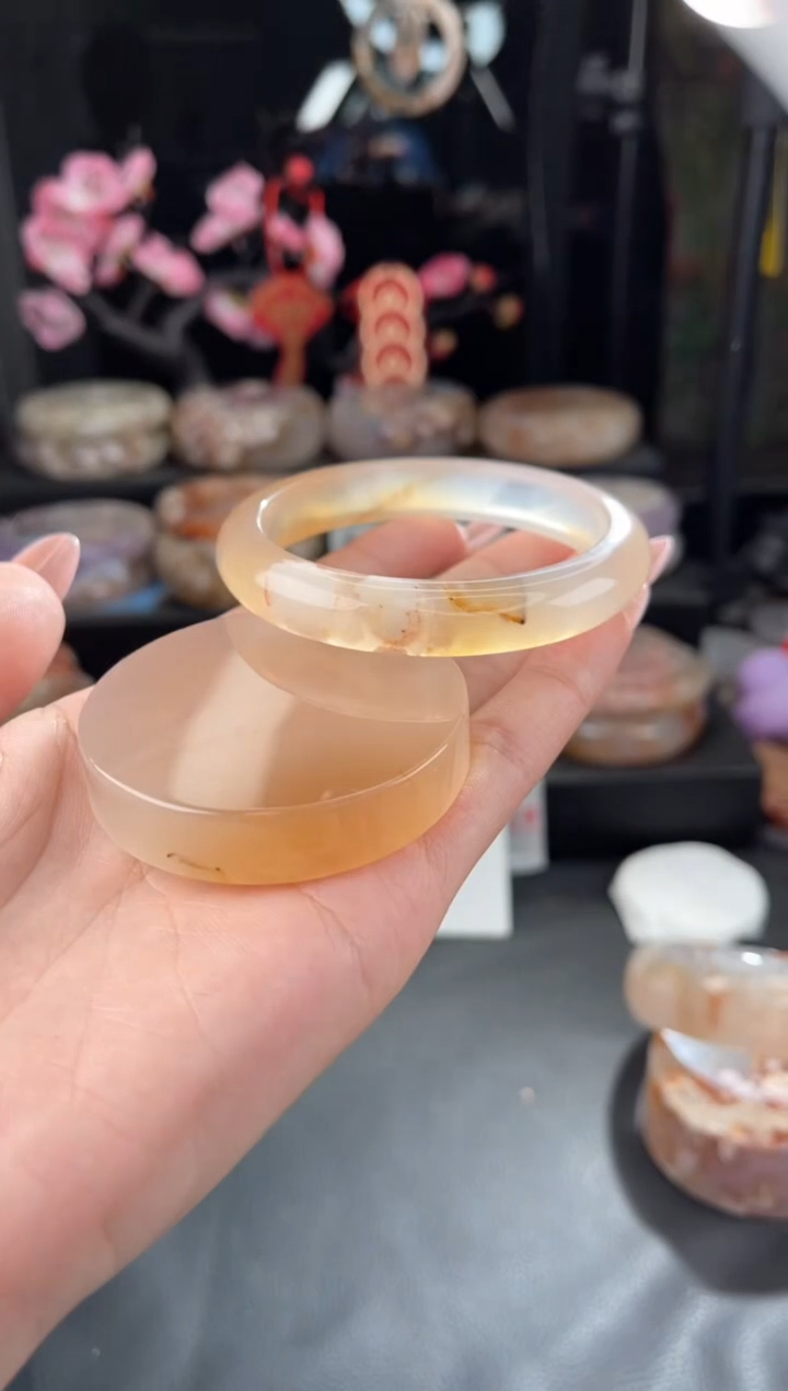 【闪购商品】石英质玉手镯未镶嵌56