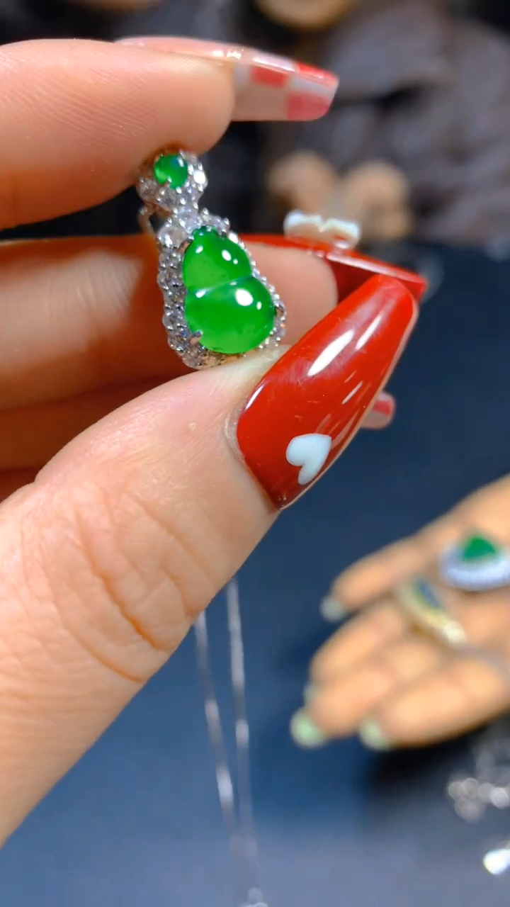 【闪购商品】翡翠吊坠(赠链)未镶嵌0615631067多样性发一