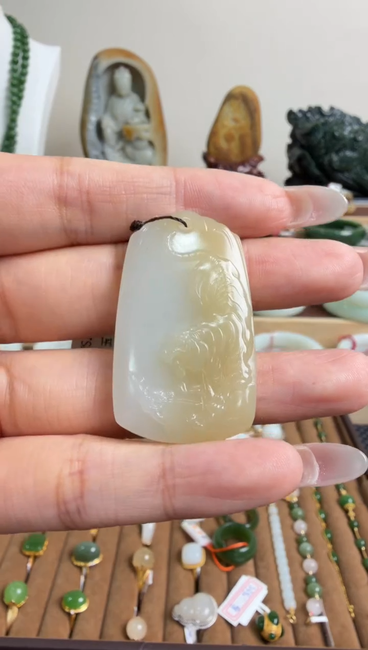 颈饰未镶嵌和田玉挂件