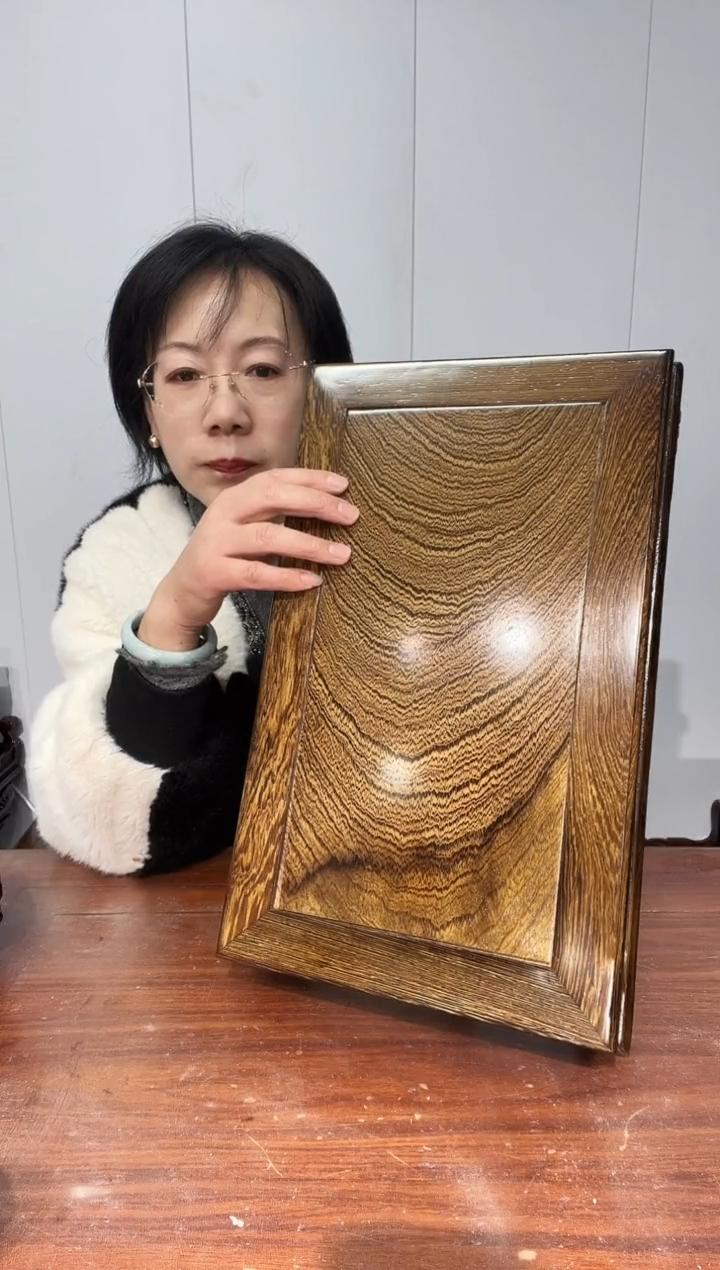 木妙****、瑕疵处理鸡翅木长方底座 40*24*11