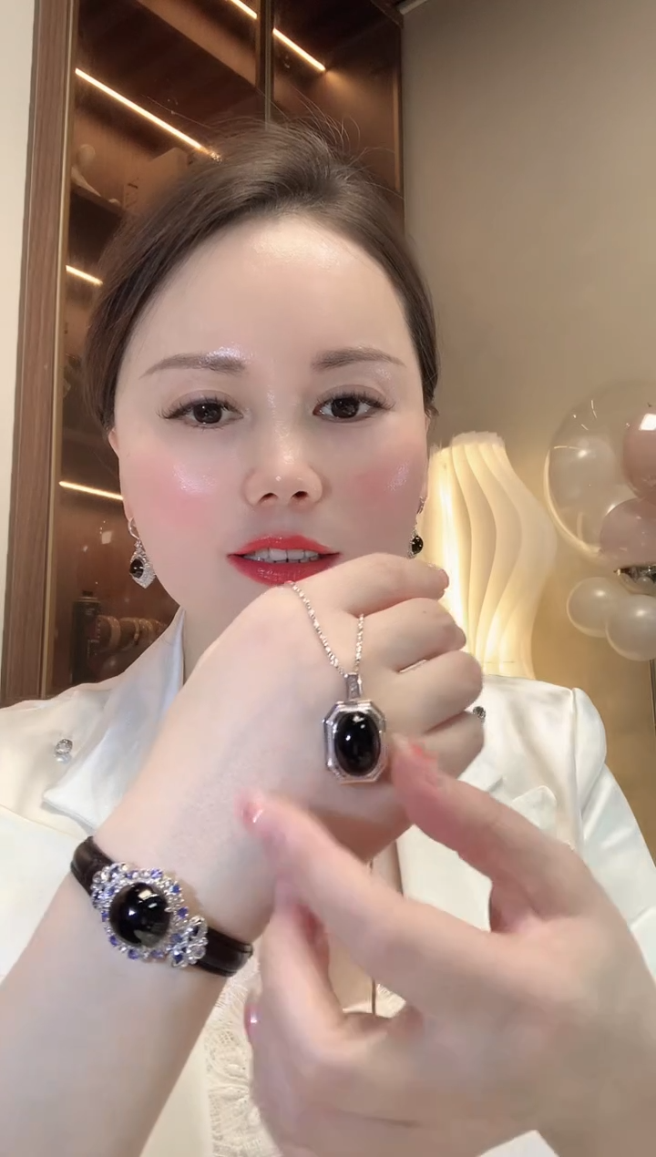 【闪购商品】翡翠吊坠(不含链)18K金镶嵌A83 翡翠
