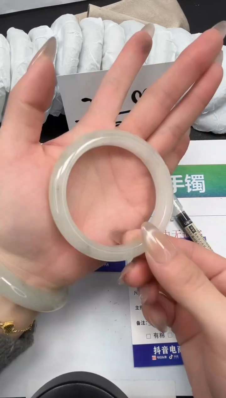 【闪购商品】石英质玉手镯未镶嵌223-54.4