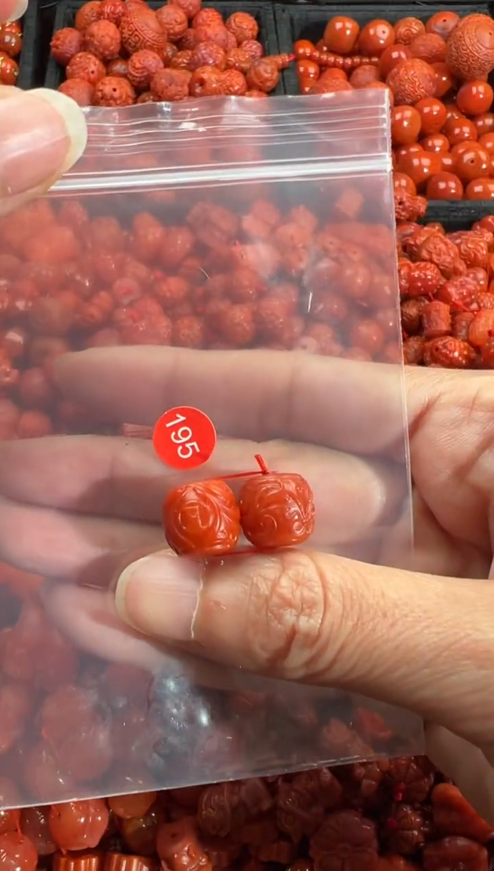 南红玛瑙未镶嵌颈饰1